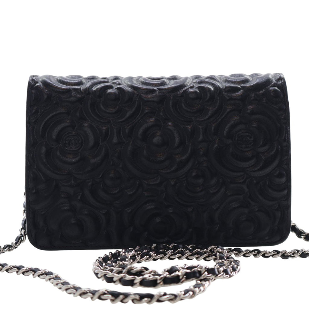 Chanel CC embossé Cuir d’agneau Camellia Wallet on Chain