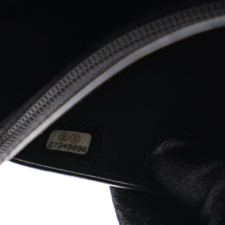 Chanel CC embossé Cuir d’agneau Camellia Wallet on Chain