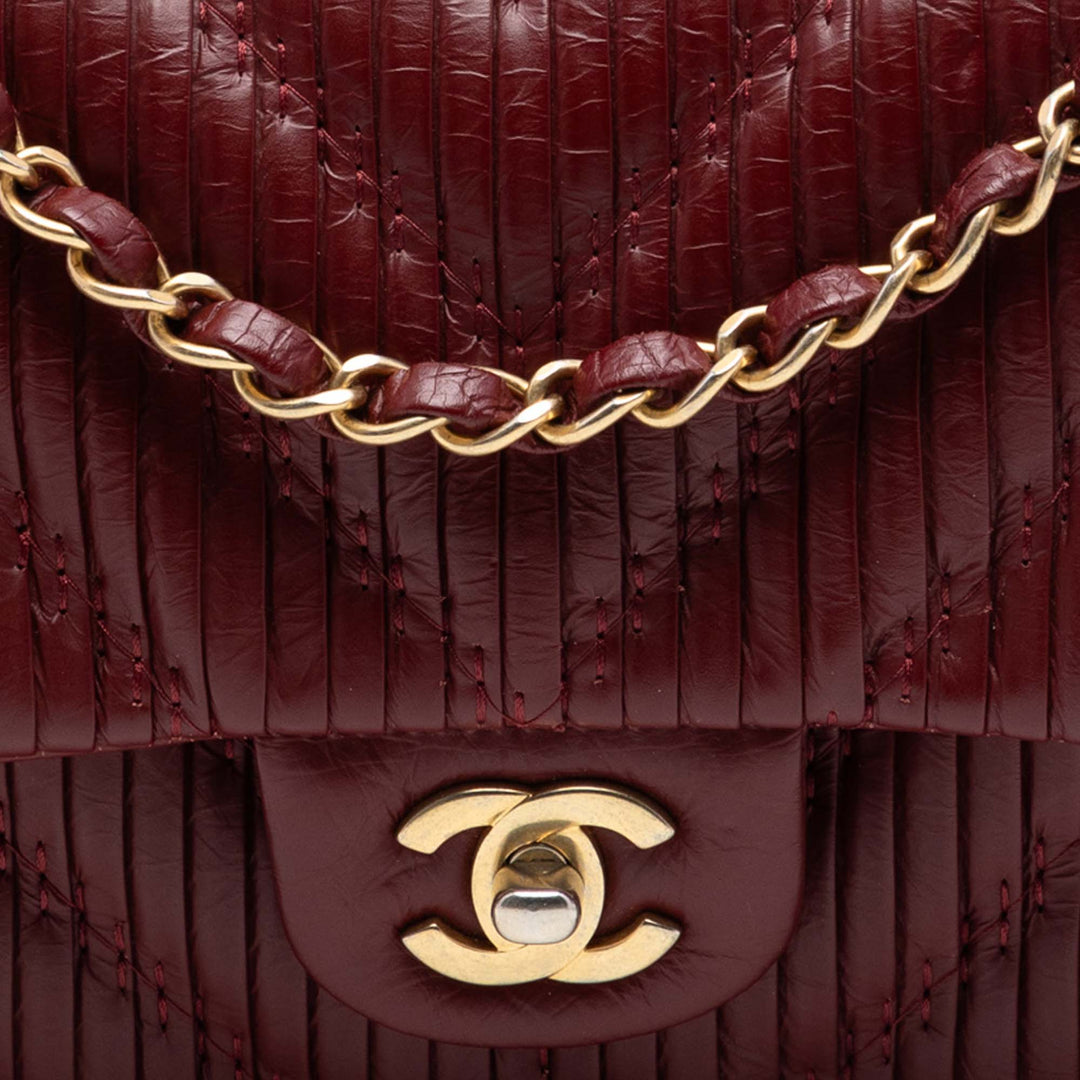 Chanel Medium Classic Chevron Cuir de veau Pleated Double rabat