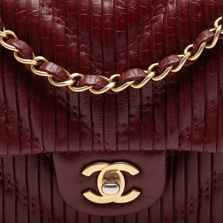 Chanel Medium Classic Chevron Cuir de veau Pleated Double rabat