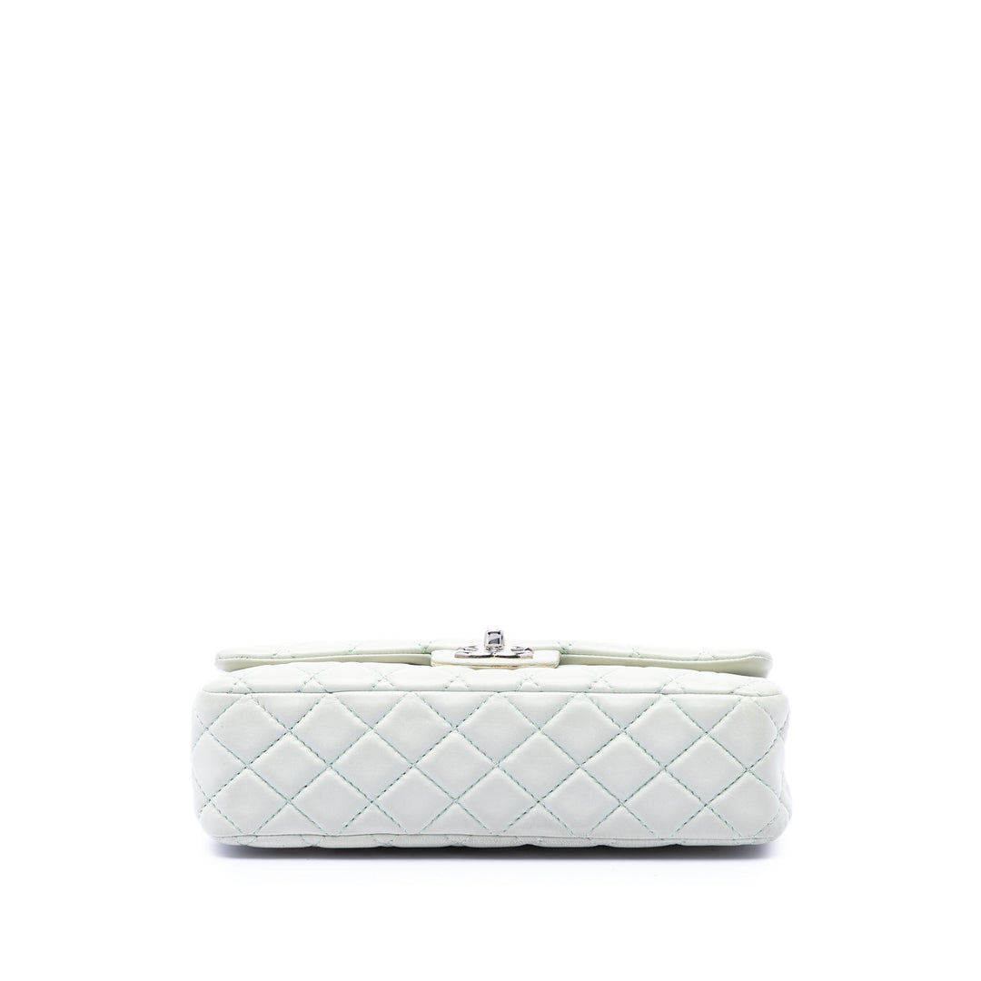 Chanel Medium Classic Cuir d'agneau Double rabat