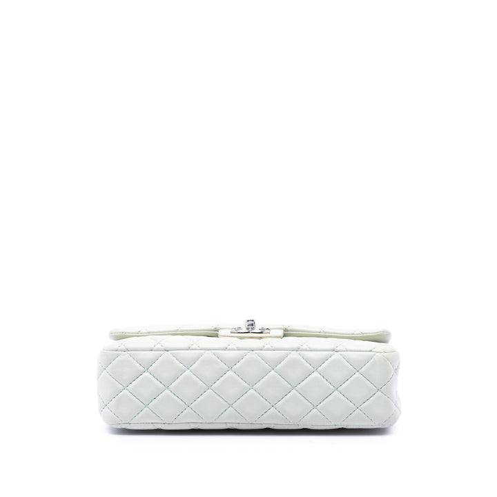 Chanel Medium Classic Cuir d'agneau Double rabat