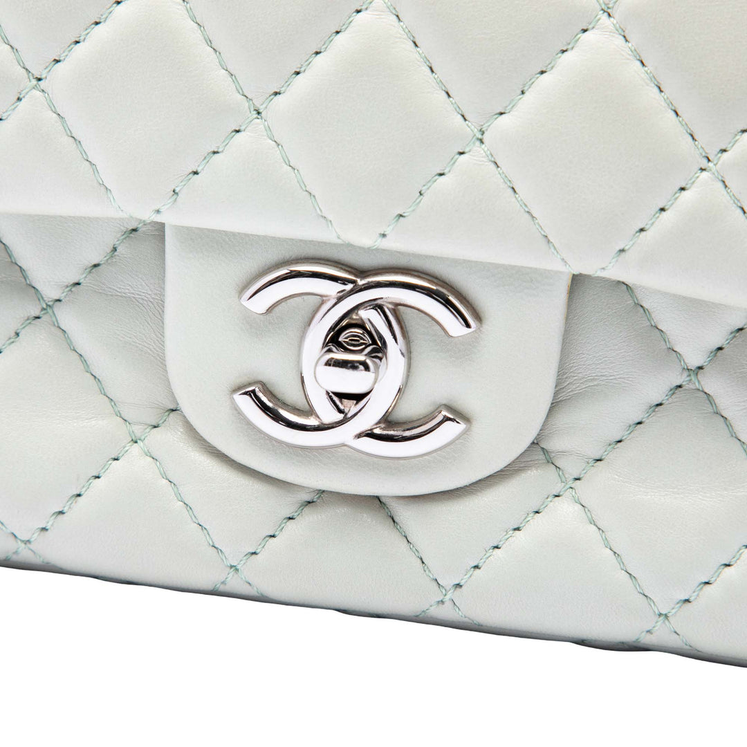 Chanel Medium Classic Cuir d'agneau Double rabat