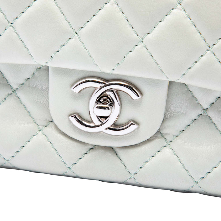 Chanel Medium Classic Cuir d'agneau Double rabat