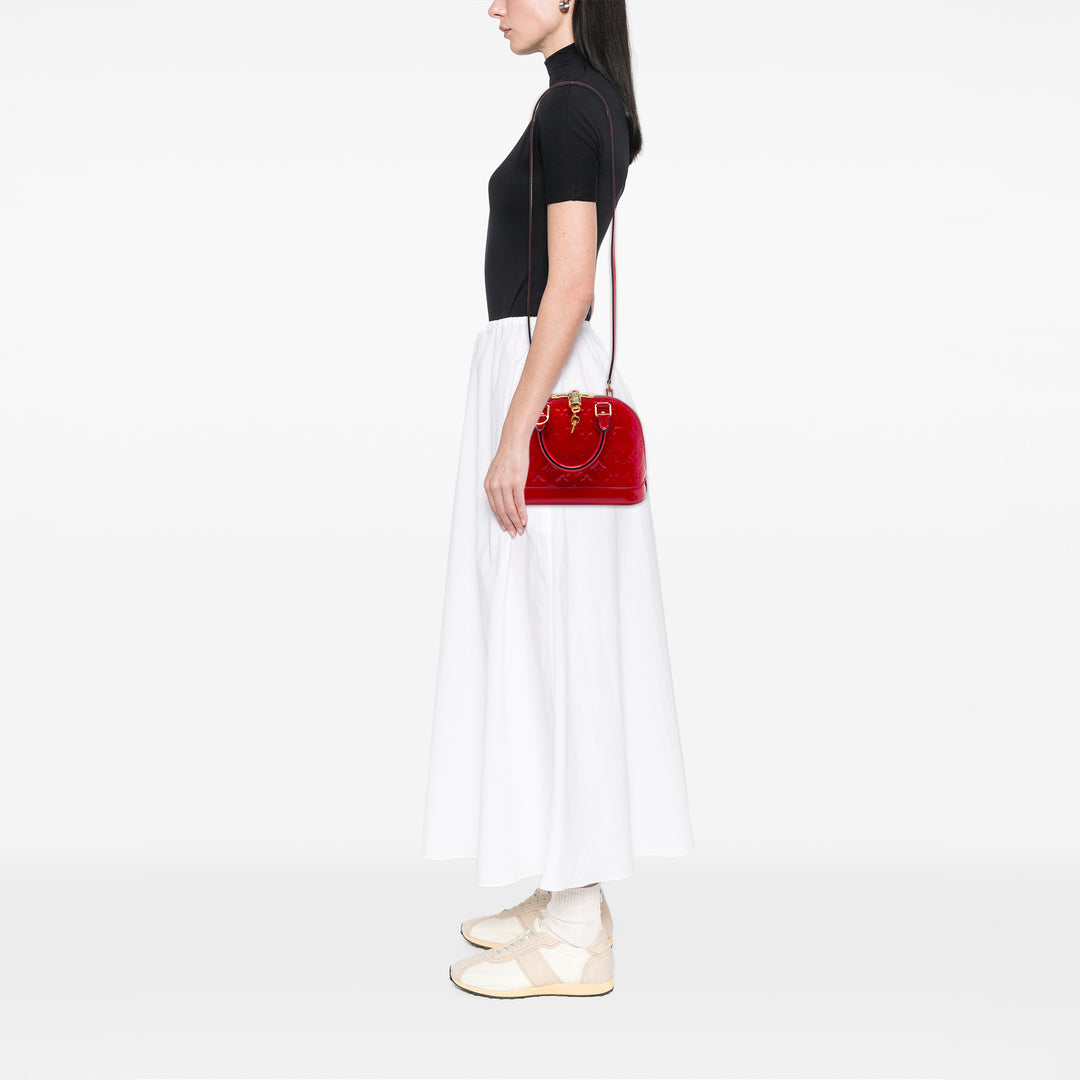 Louis Vuitton Alma BB Cuir verni Monogram Rouge – vue 6 – GABY PARIS