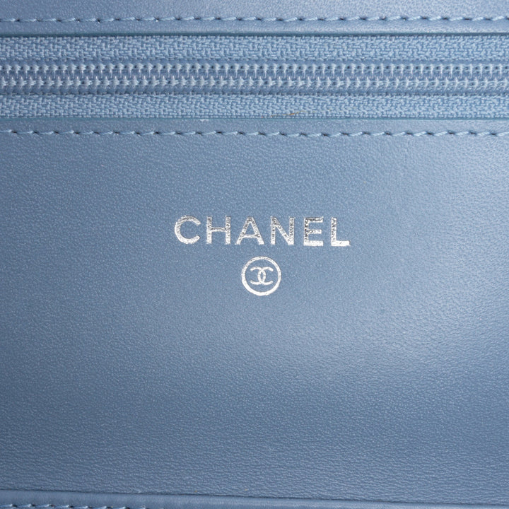 Chanel CC Wallet on Chain Cuir caviar Bleu – vue 5 – GABY PARIS
