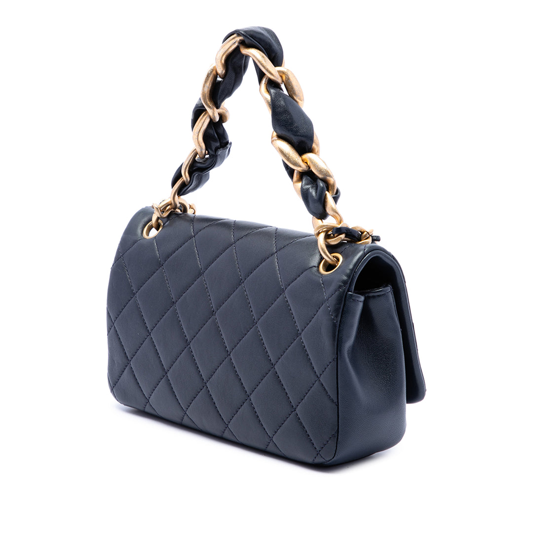 Chanel Matelassé Chaîne is More à rabat Cuir d'agneau Noir – vue 2 – GABY PARIS