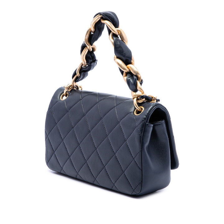 Chanel Matelassé Chaîne is More à rabat Cuir d'agneau Noir – vue 2 – GABY PARIS