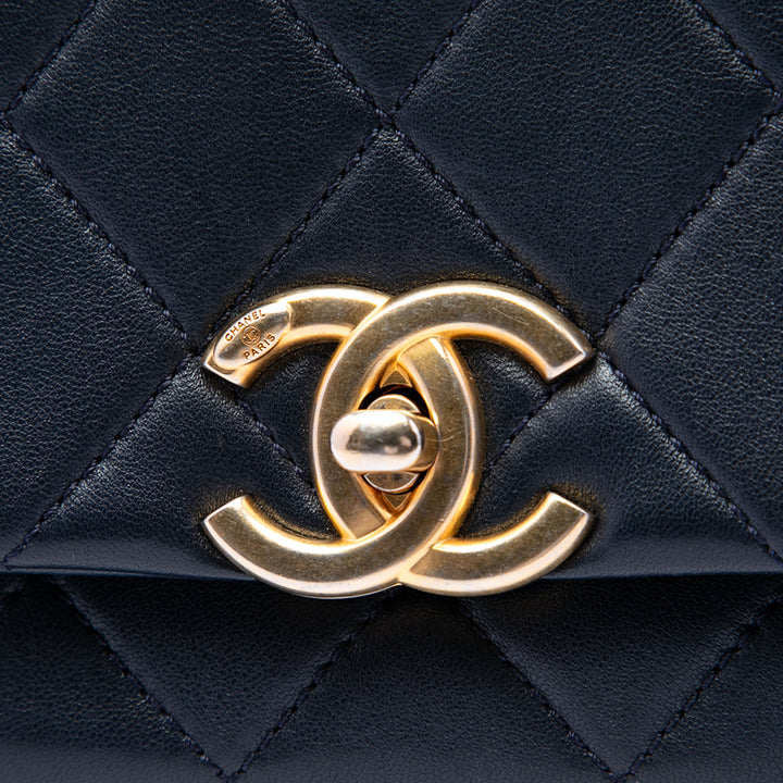Chanel Matelassé Chaîne is More à rabat Cuir d'agneau Noir – vue 5 – GABY PARIS