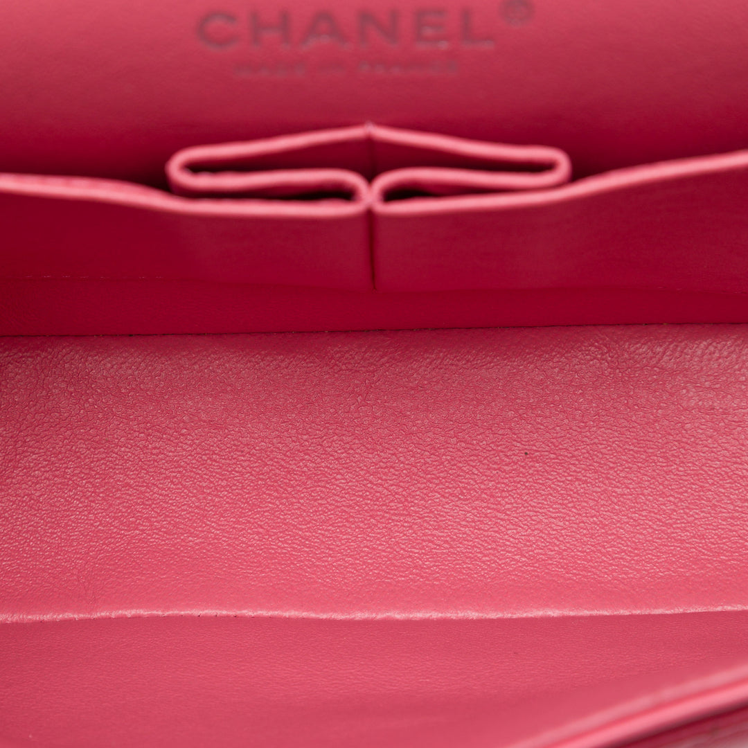 Chanel Classic Chevron Double rabat Moyen Cuir d'agneau Rose – vue 4 – GABY PARIS
