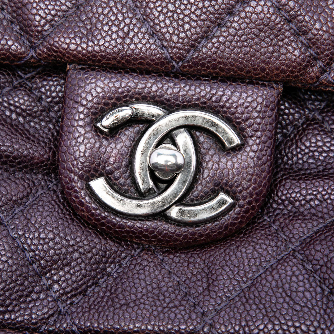 Chanel Jumbo Matelassé Iridescent Caviar Easy à rabat