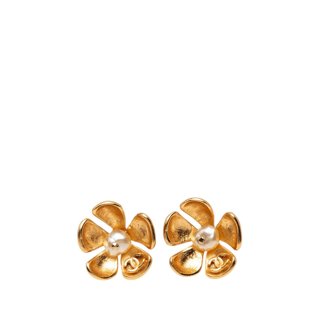 Chanel CC plaqué Perles fantaisie Flower Bullet Back Boucles d'oreilles Métal