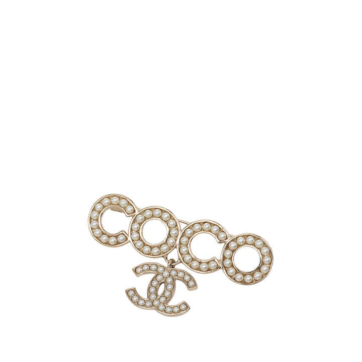 Chanel CC plaqué Perles fantaisie Coco Dangle Broche Métal