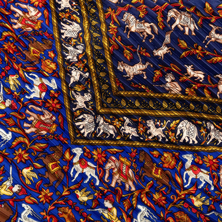 Hermès Chasse en Inde Pleated Foulard 140 Bleu – vue 3 – GABY PARIS