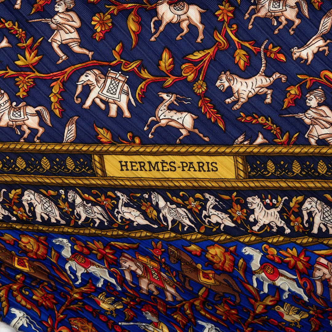 Hermès Chasse en Inde Pleated Foulard 140 Bleu – vue 4 – GABY PARIS