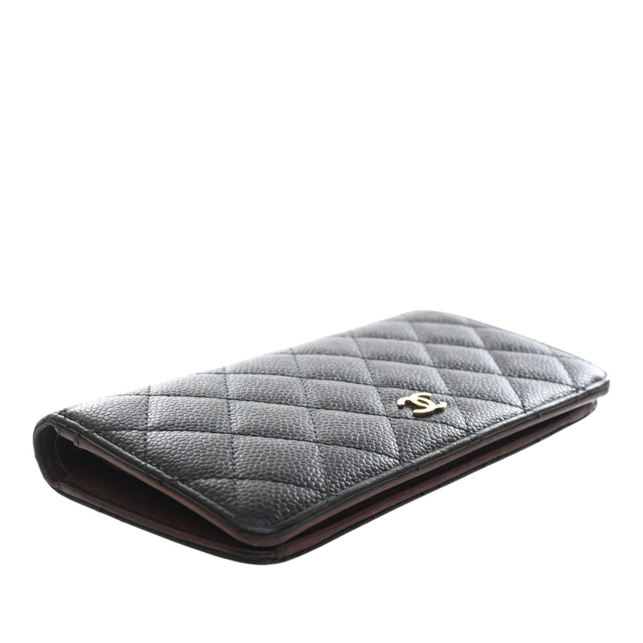 Chanel CC Matelassé Caviar Yen Bifold Portefeuille long