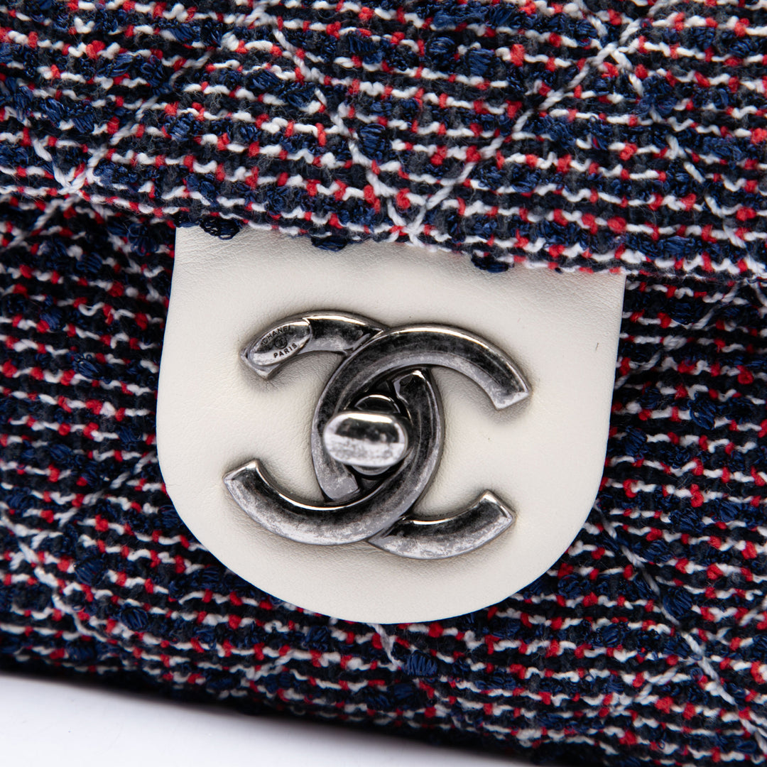Chanel Sac bandoulière CC Matelassé Rabat simple Tweed Bleu – vue 5 – GABY PARIS