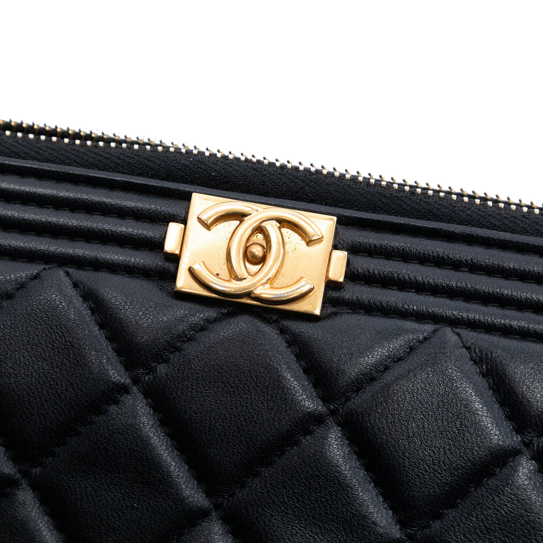 Chanel Matelassé Cuir d’agneau Boy Zip Pochette