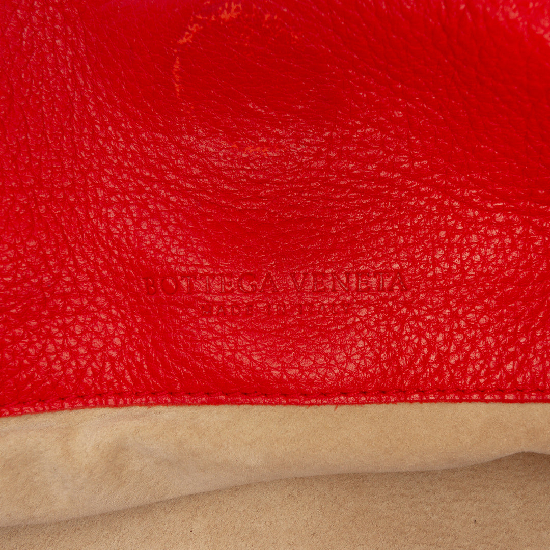 Bottega Veneta Sac porté épaule perforé Cervo Surpiqué Rouge – vue 5 – GABY PARIS