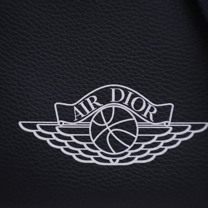 Dior Air Jordan Grained Cuir de veau Sac porté croisé Bleu – GABY PARIS Authentique