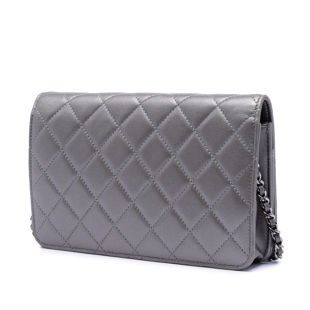 Chanel CC Matelassé Métallisé Perles fantaisie Wallet on Chain Cuir d'agneau Argenté – vue 2 – GABY PARIS
