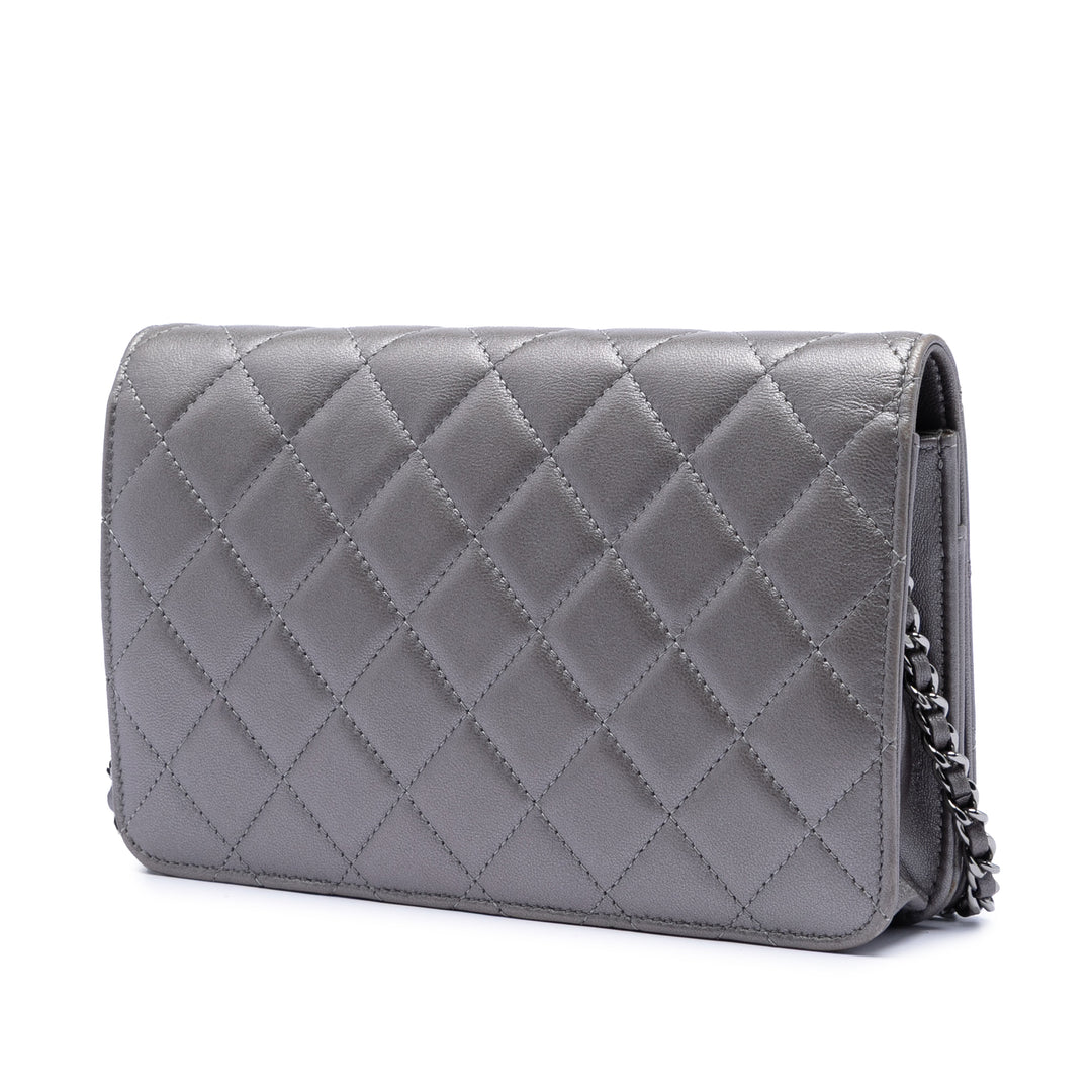 Chanel CC Matelassé Métallisé Perles fantaisie Wallet on Chain Cuir d'agneau Argenté – vue 2 – GABY PARIS