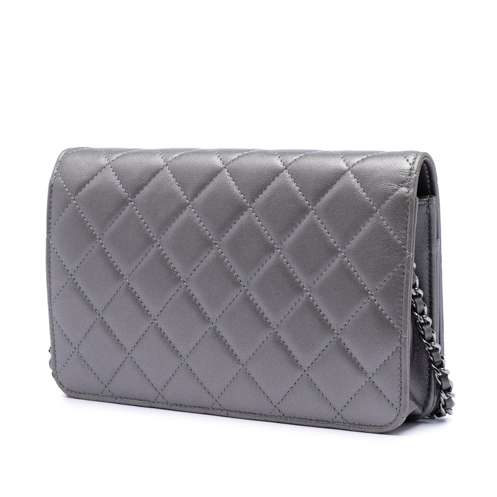 Chanel CC Matelassé Métallisé Perles fantaisie Wallet on Chain Cuir d'agneau Argenté – vue 2 – GABY PARIS