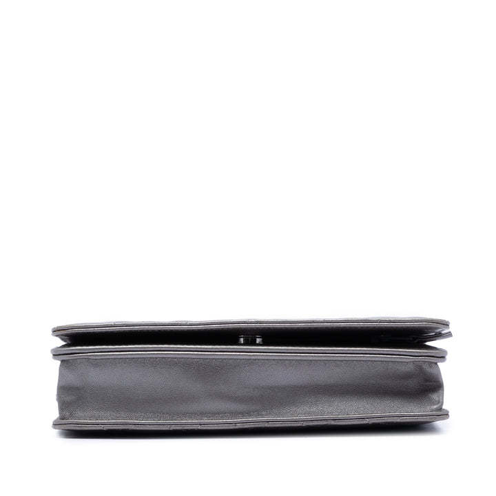 Chanel CC Matelassé Métallisé Perles fantaisie Wallet on Chain Cuir d'agneau Argenté – vue 3 – GABY PARIS