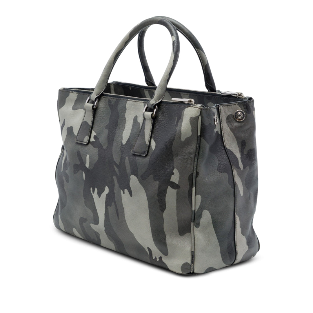 Prada Sac à main Lux Camouflage Galleria Double Zippé Saffiano Moyen Gris – vue 2 – GABY PARIS