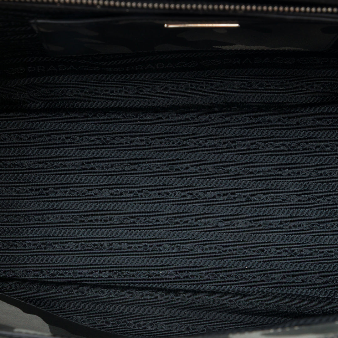Prada Sac à main Lux Camouflage Galleria Double Zippé Saffiano Moyen Gris – vue 4 – GABY PARIS