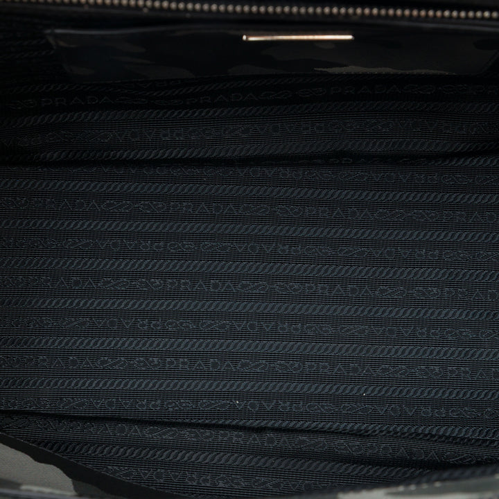 Prada Sac à main Lux Camouflage Galleria Double Zippé Saffiano Moyen Gris – vue 4 – GABY PARIS