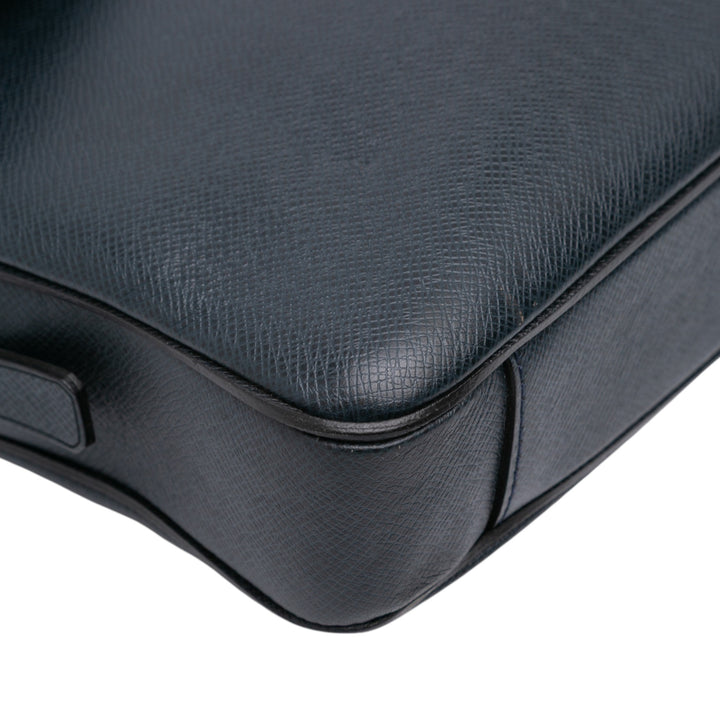 Louis Vuitton Taiga Vassili PM Noir