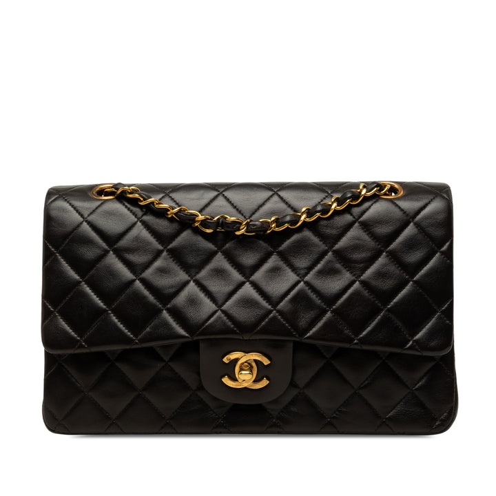 Chanel Sac porté épaule Classic Double rabat Moyen Cuir d'agneau Noir – vue principale – GABY PARIS