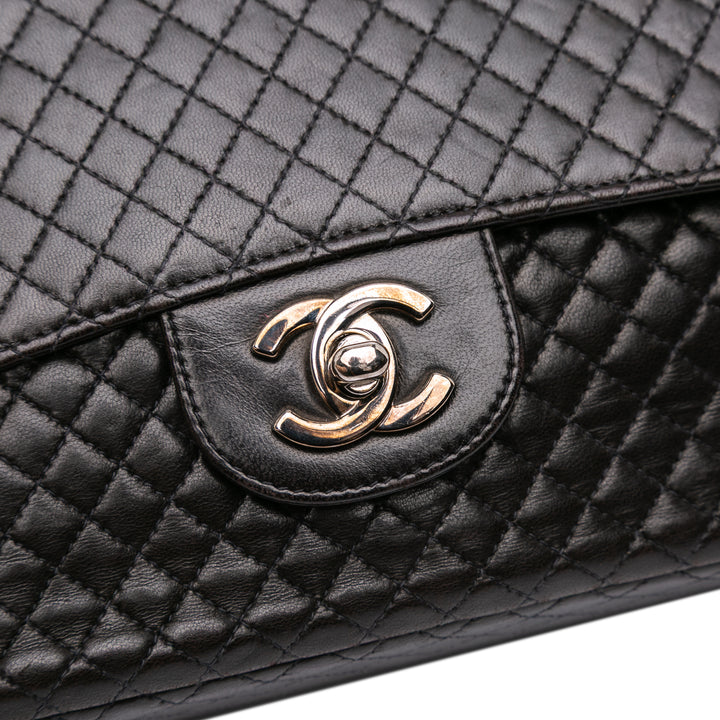 Chanel Medium Classic Microquilted Cuir d’agneau Simple rabat Noir