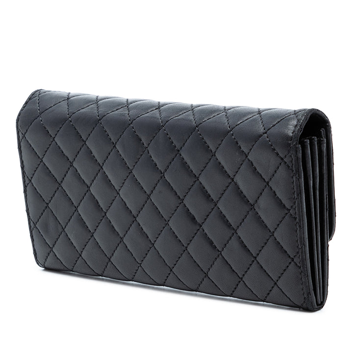 Chanel CC Matelassé Cuir d’agneau East West Wallet on Chain