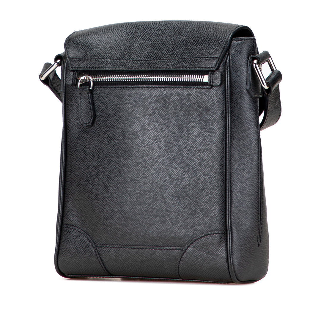 Louis Vuitton Taiga Luca Noir