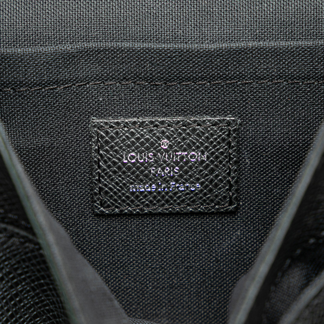 Louis Vuitton Taiga Luca Noir