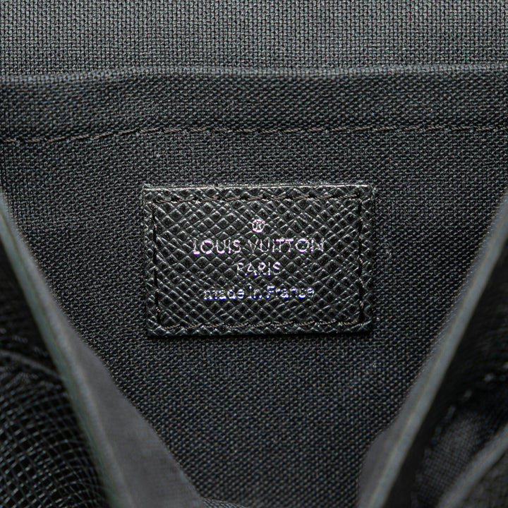 Louis Vuitton Taiga Luca Noir
