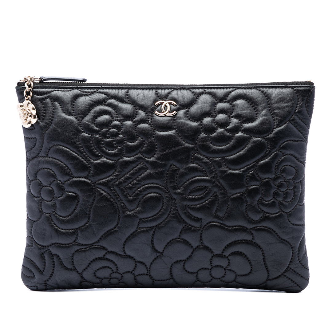CC embossé Camellia No 5 O Étui Pochette Moyen Cuir d'agneau Noir