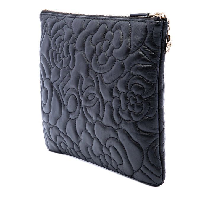 CC embossé Camellia No 5 O Étui Pochette Moyen Cuir d'agneau Noir