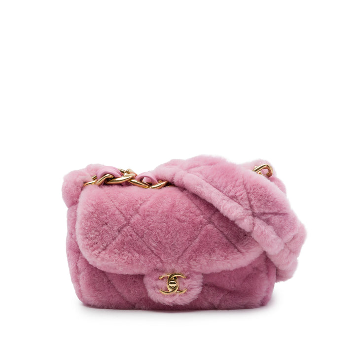 Chanel Sac à main Matelassé Shearling Coconing Rabat simple Matière naturelle Rose – vue principale – GABY PARIS