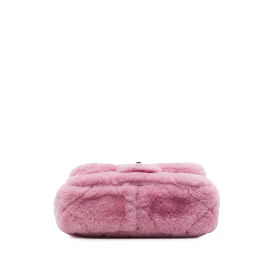 Chanel Sac à main Matelassé Shearling Coconing Rabat simple Matière naturelle Rose – vue 3 – GABY PARIS