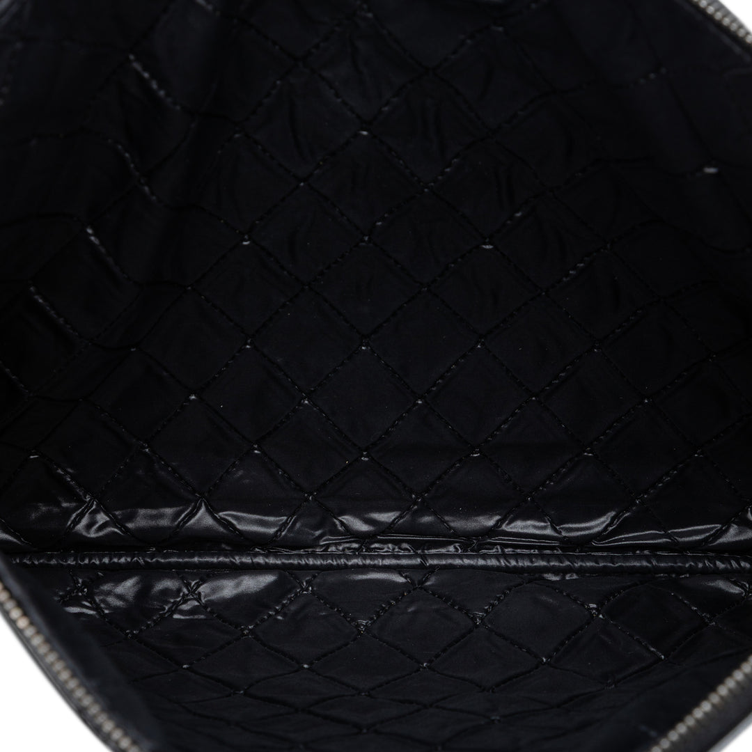 Chanel Large Matelassé Cuir verni O Étui Pochette