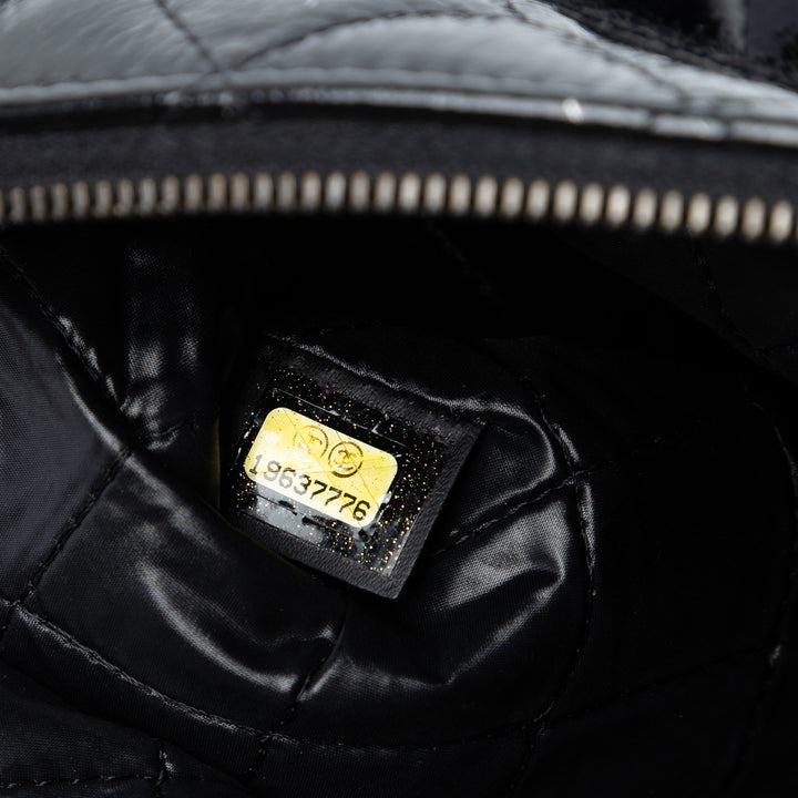 Chanel Large Matelassé Cuir verni O Étui Pochette