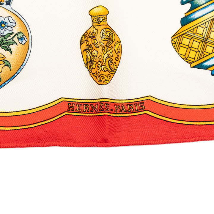 Qu Importe Le Flacon Handkerchief Blanc