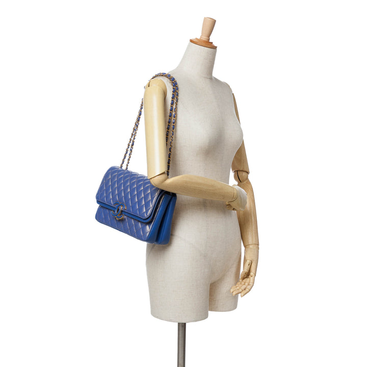 Medium Quilted Metallic Lambskin CC Chic Double Flap Blue - Gaby Paris
