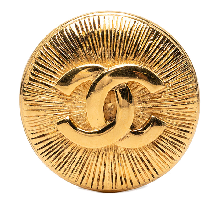 Chanel CC plaqué Rond Sunburst Broche Doré – vue principale – GABY PARIS