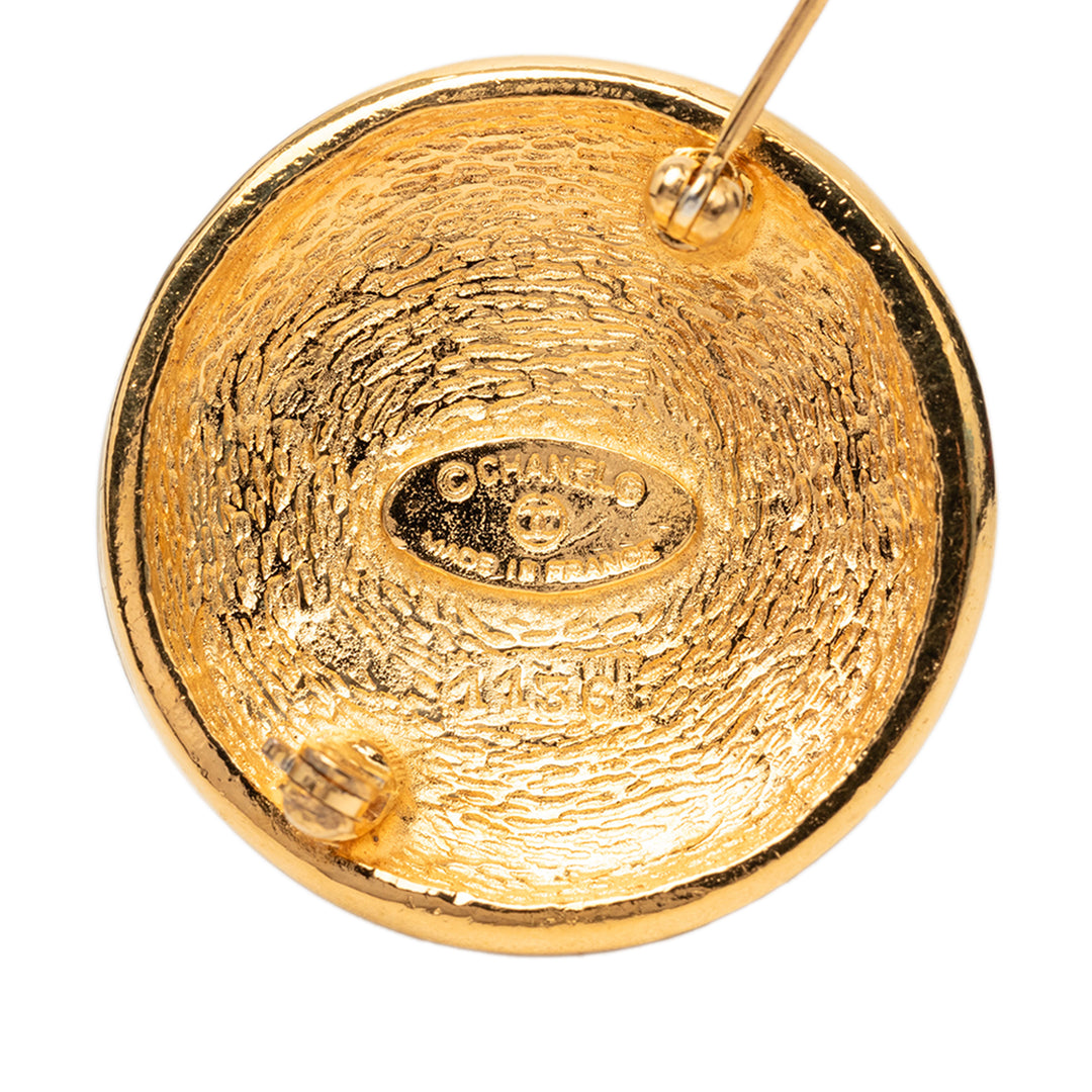 Chanel CC plaqué Rond Sunburst Broche Doré – vue 3 – GABY PARIS