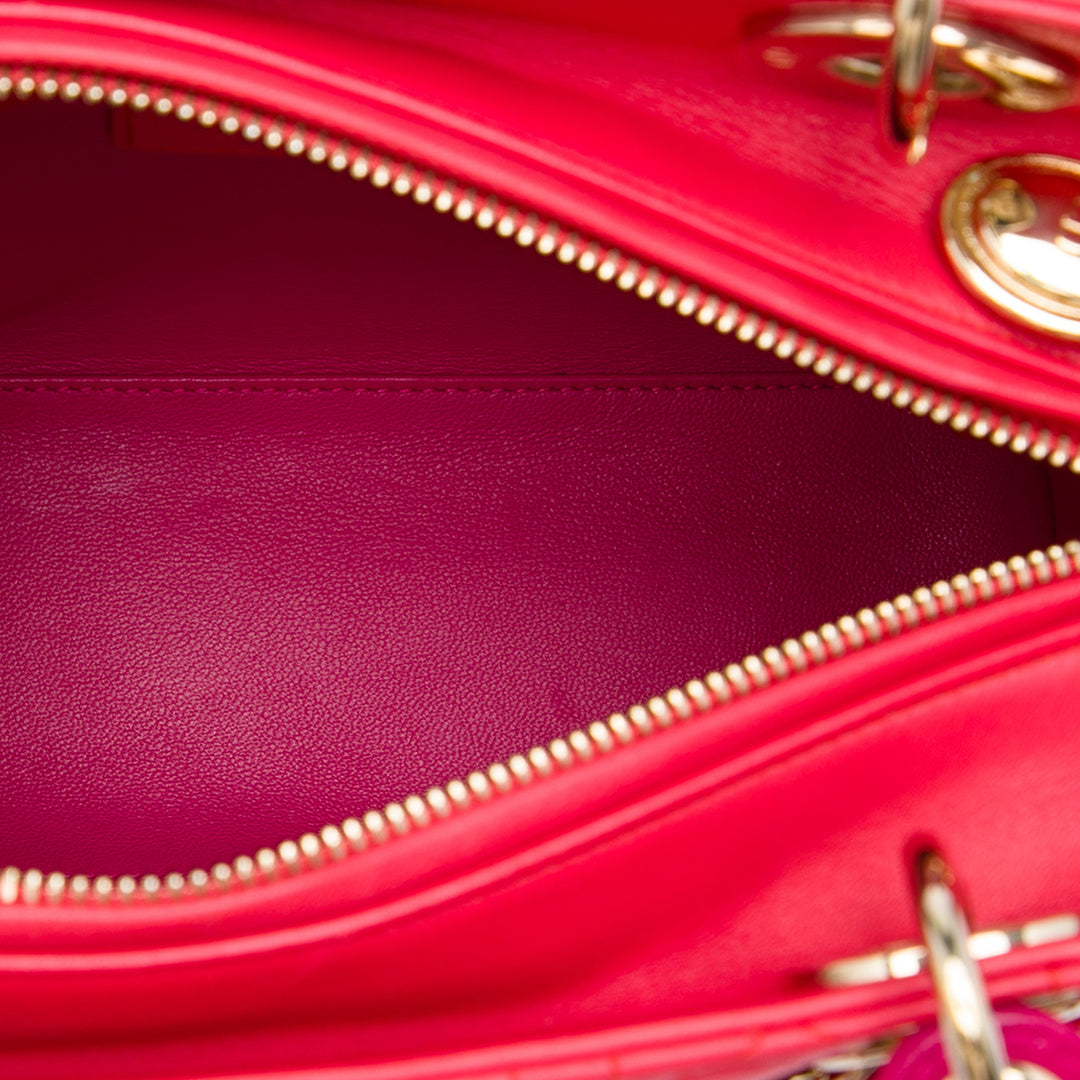 Dior Sac à main Lady Dior Bicolore Cannage Moyen Cuir d'agneau Rose – vue 4 – GABY PARIS