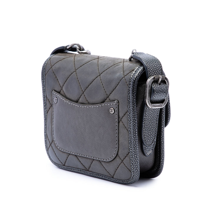 Chanel Paris Bombay Matelassé Irisé Back to School Rabat simple Mini Cuir de veau